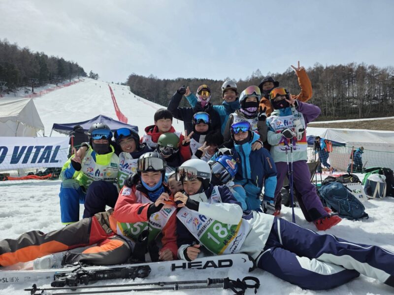 全日本ジュニアスキー選手権に出場した苗場育成プロジェクトのメンバー